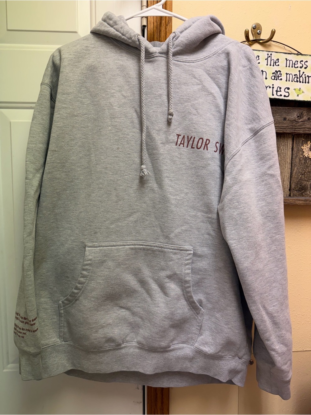 Taylor Swift Lot 5 :Hoodies, t-shirts M- XL- MAKE ANY OFFER!